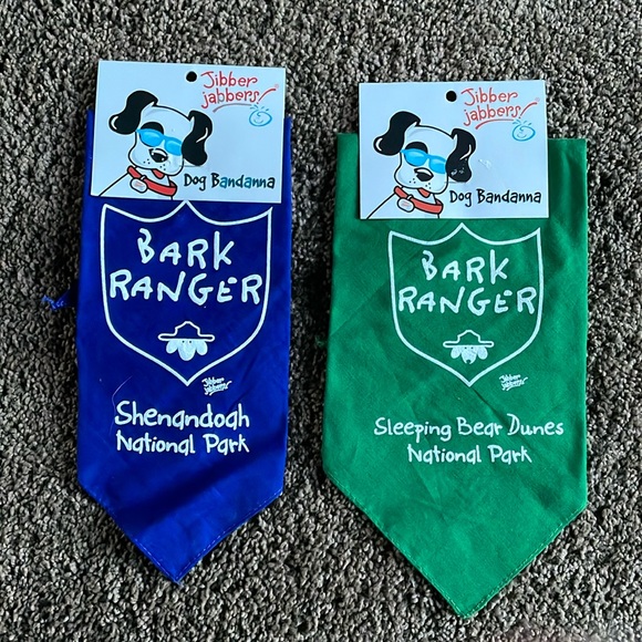 2 Dog Bandannas 💥NWT💥 - Picture 1 of 8